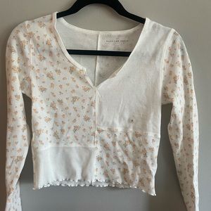 WHITE AND FLORAL LONG SLEEVE NWT